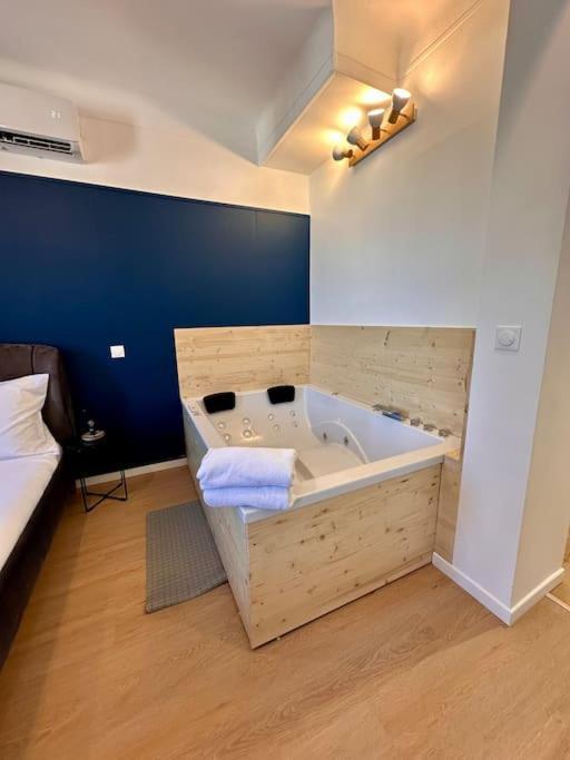 נאנסי Britich 3D: Suite Spa Prive, Clim, Thermal/Artem מראה חיצוני תמונה